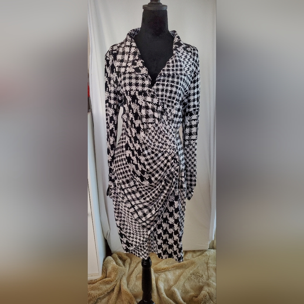 Cache Black and White Long Sleeve Ruched Sheath Dress